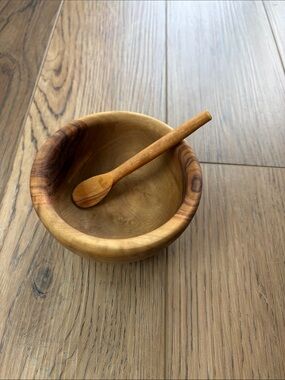 Artisinal olive wood Bowl with Spoon